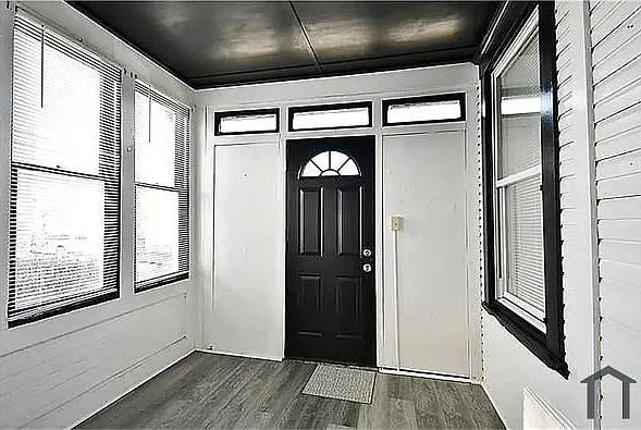 4 bed, 2340 sqft, $1,800 — Photo 2