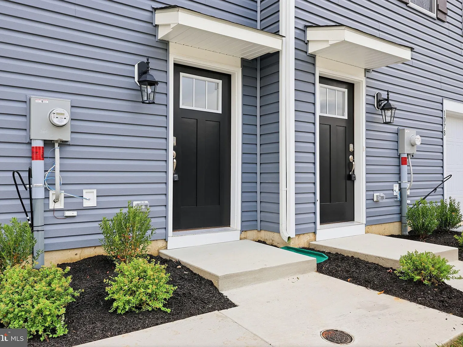 3 bed, 2.5 bath, 2208 sqft, $3,100 — Photo 2