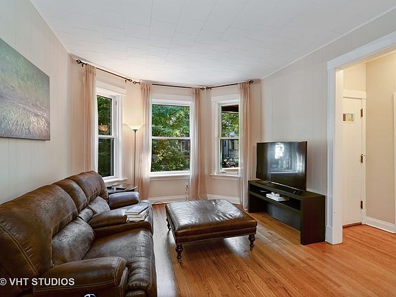 2nd image of 1306 W Cornelia Ave