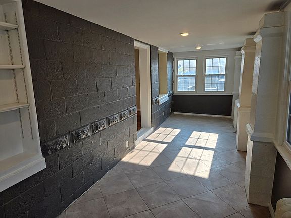 4th image of 839 E Walnut St