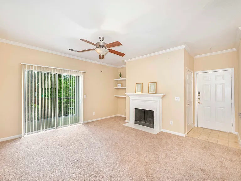 MAA Beverly Crest — Photo 15