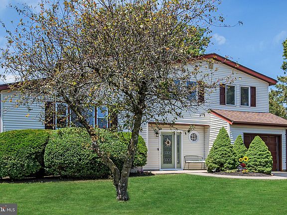 2nd image of 128 Baywood Dr