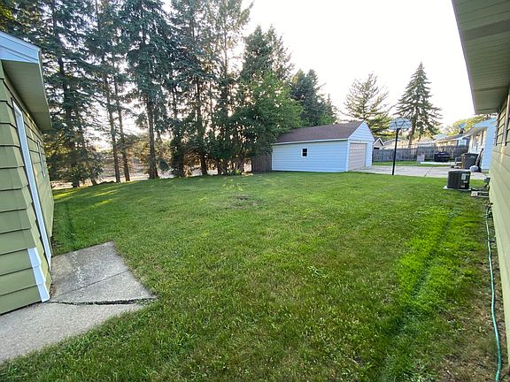 3rd image of 4475 Forest Park Dr SW