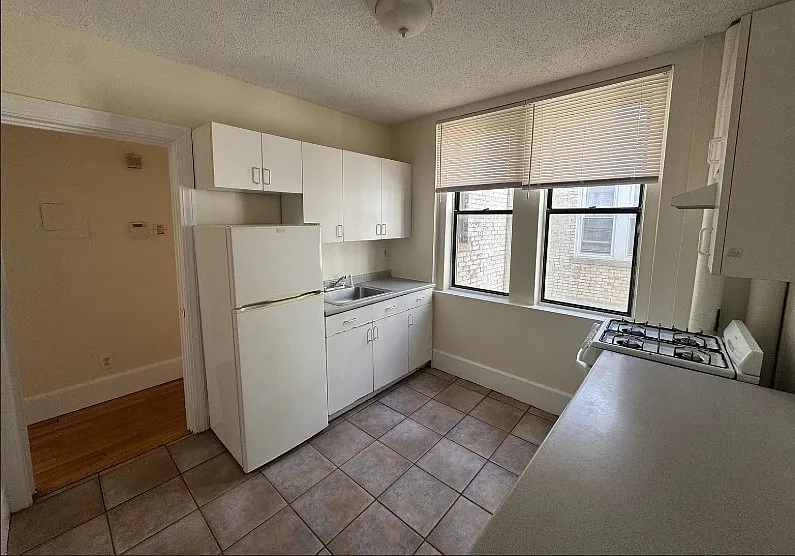 1 bed, $2,350 — Photo 3