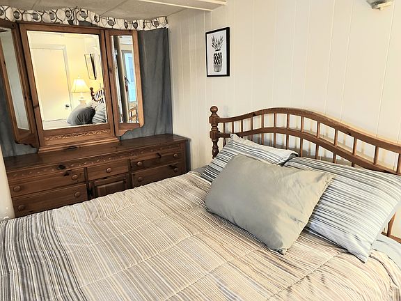 2nd image of 1831 Oxford Ave SW #202