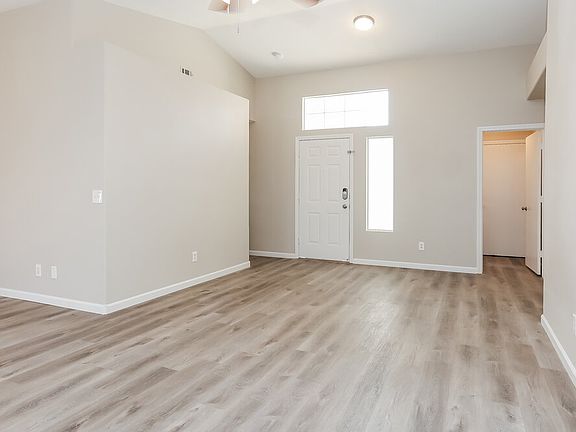 4th image of 524 Stonehurst Dr