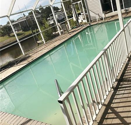 4th image of 661 Sharon Cir