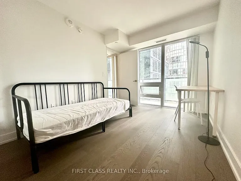 955 Bay St #527 — Photo 5