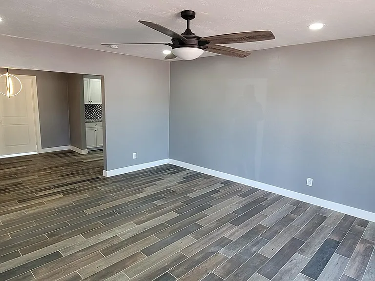 105 N Los Robles Dr — Photo 8