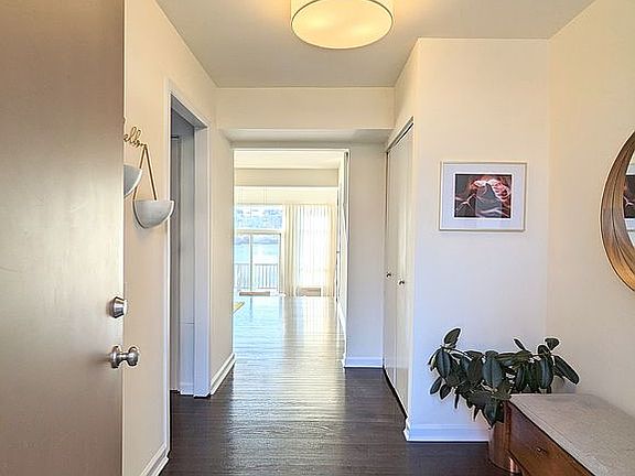 Entryway/foyer
