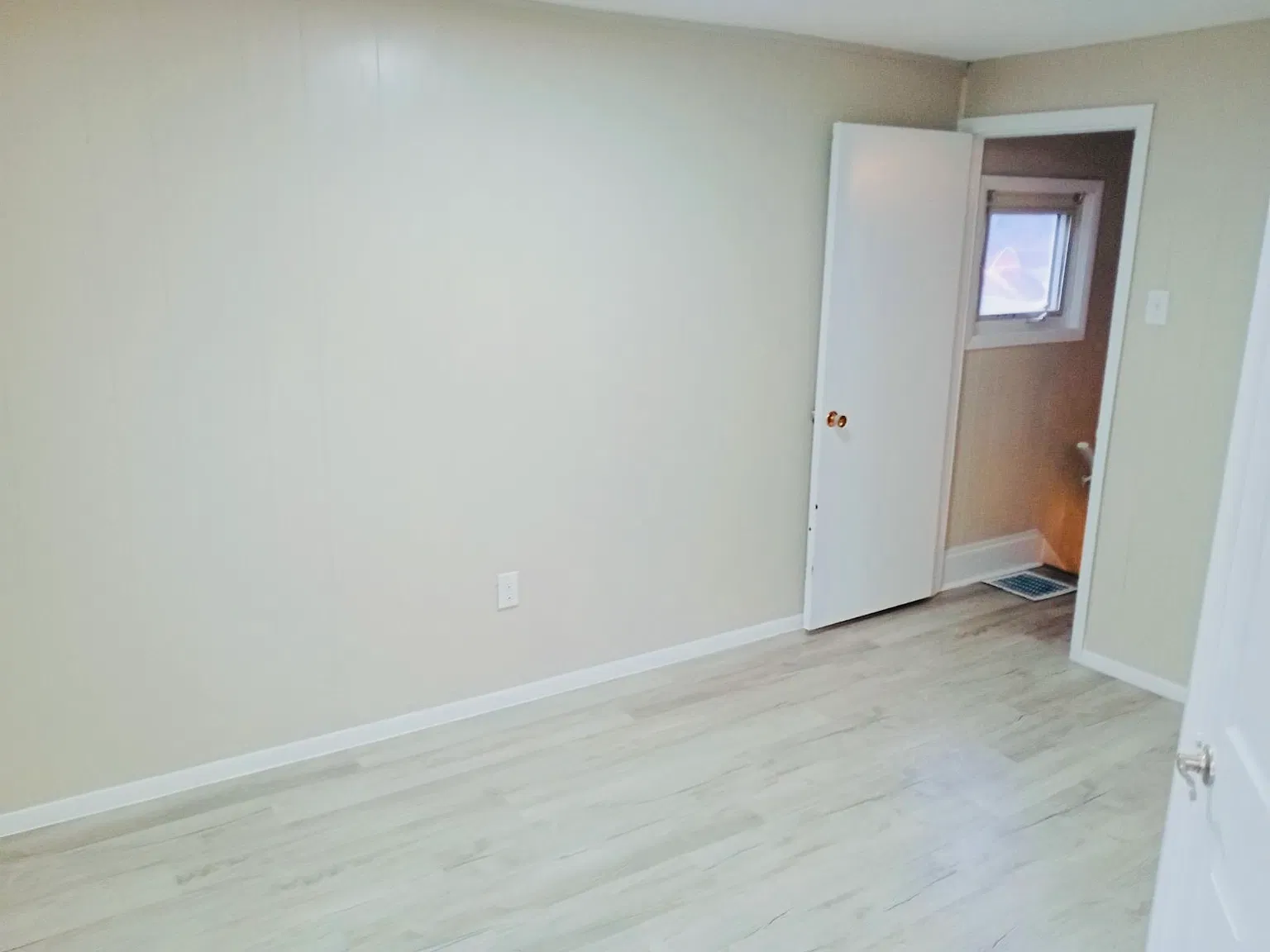 3 bed, 1300 sqft, $975 — Photo 4