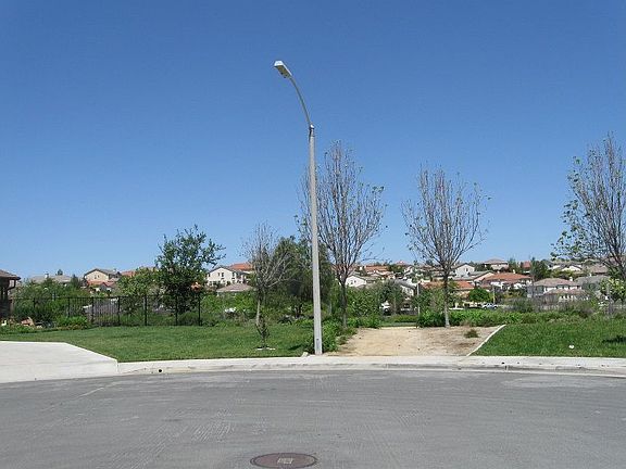 Green Belt at End of Cul de Sac