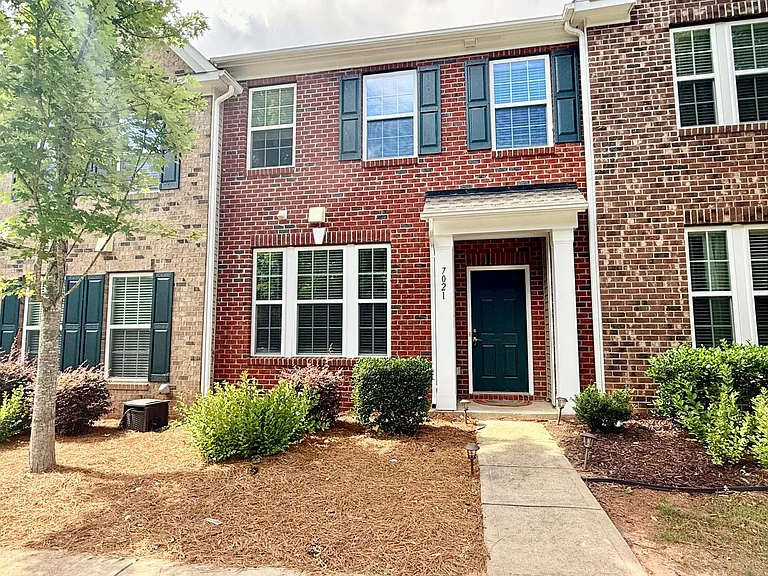 7021 Broughton Ln — Photo 3