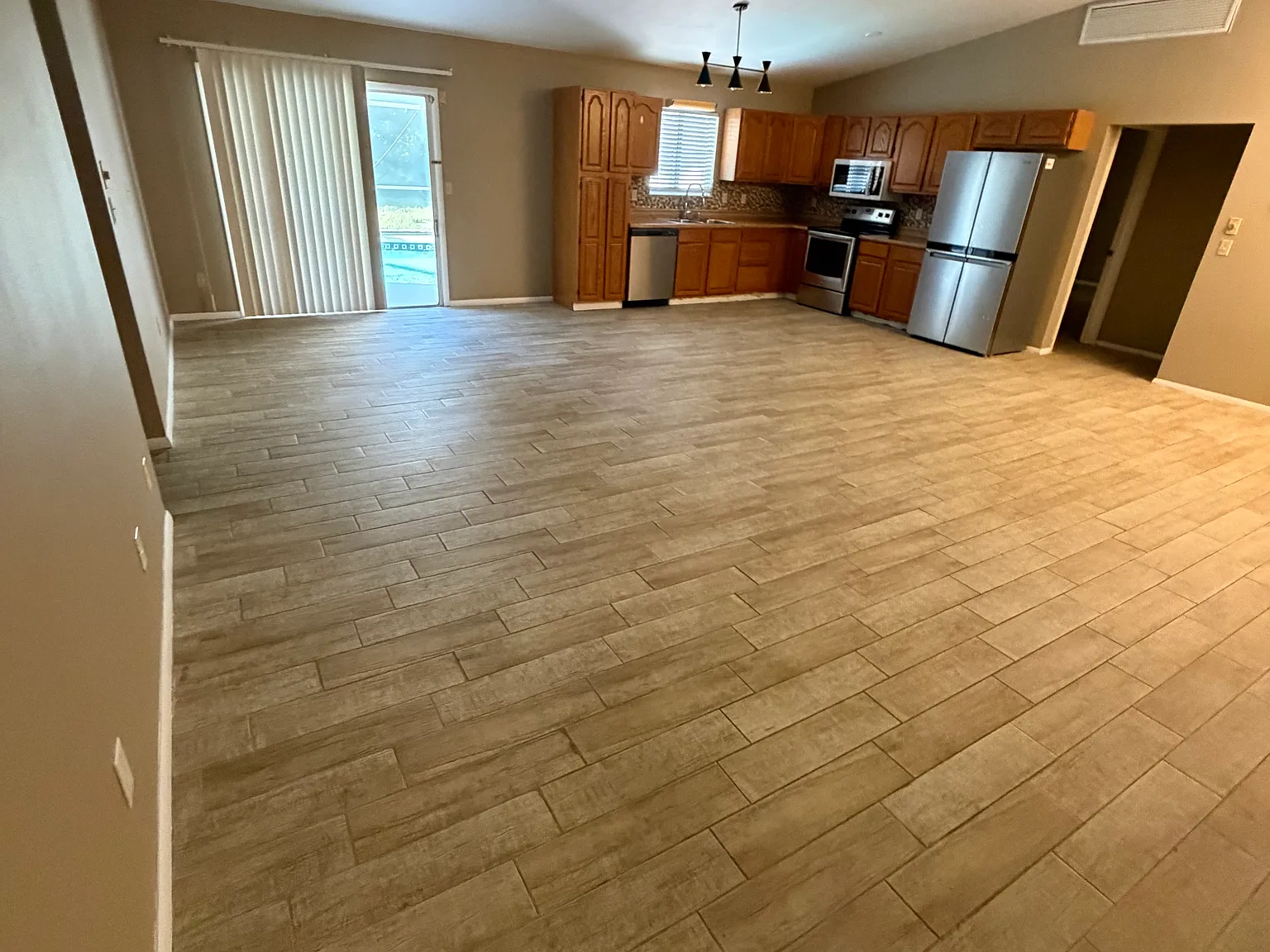 3 bed, 1411 sqft, $1,900 — Photo 3