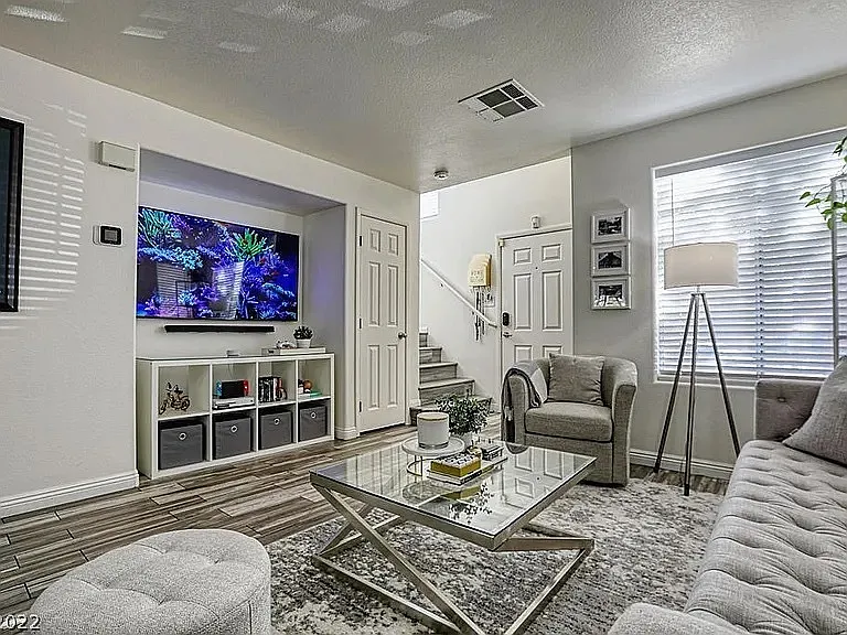 6080 Saint Petersburg Dr — Photo 5