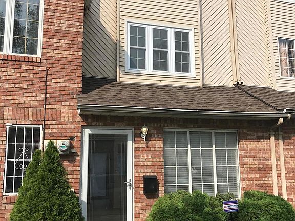 3rd image of 250 Bruckner Ave #250