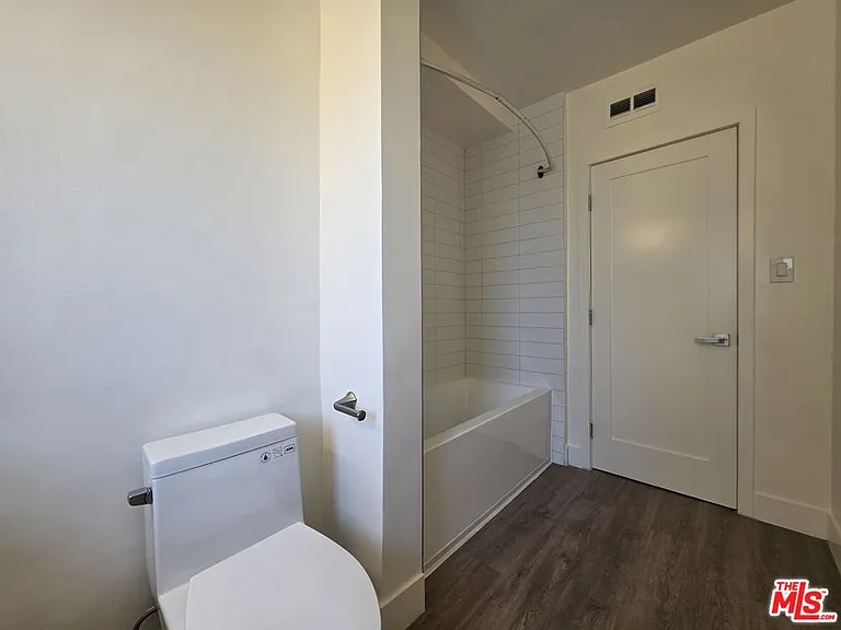 1635 S Beverly Glen Blvd #6 — Photo 19