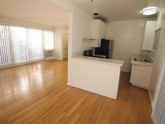 3rd image of 1324 N Flores St #A