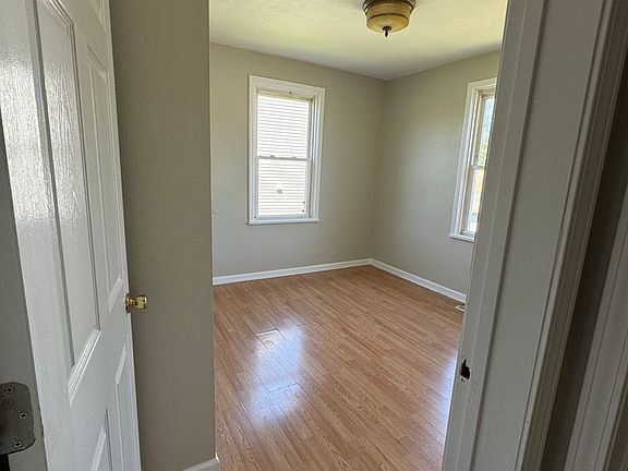 5th image of 9436 S Broadway St