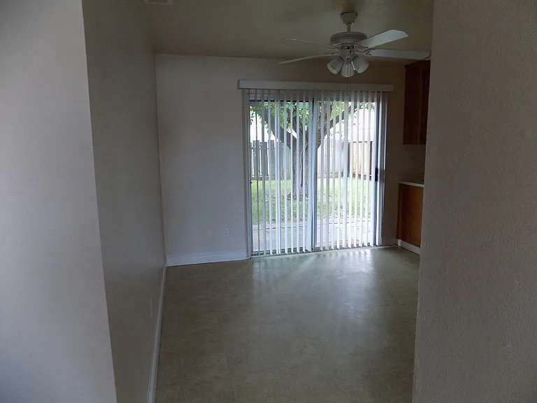498 Hintz Ave — Photo 7