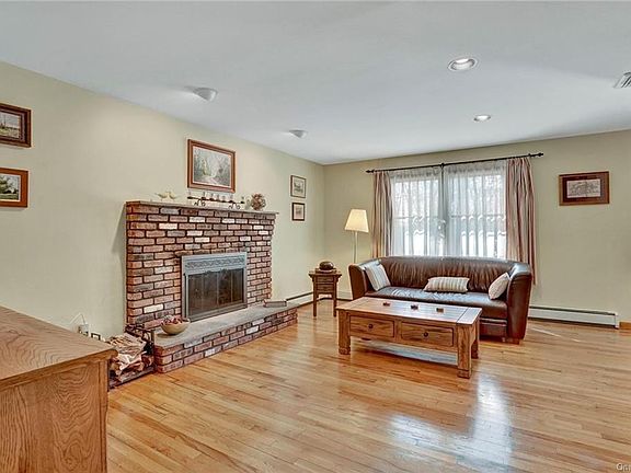 3rd image of 5 Coventry Ct