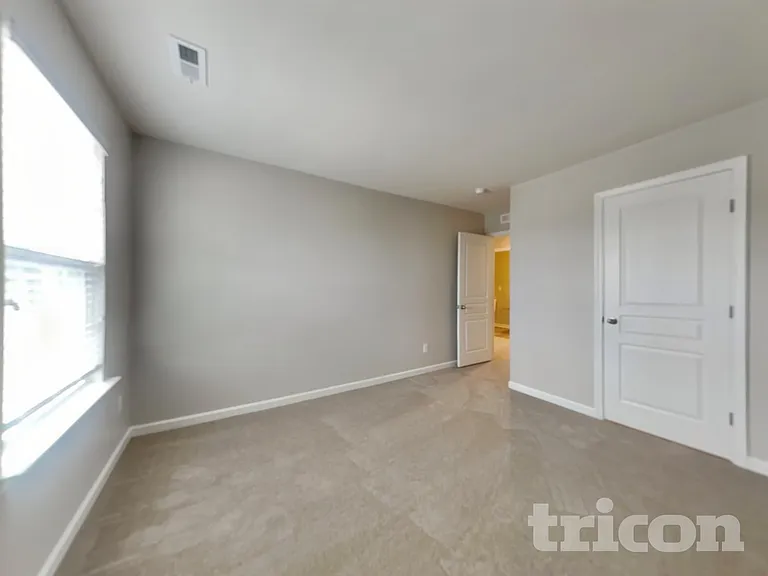 923 Avondale Dr — Photo 13