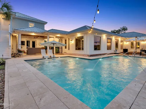 410 2nd St, Gulfport, MS 39507