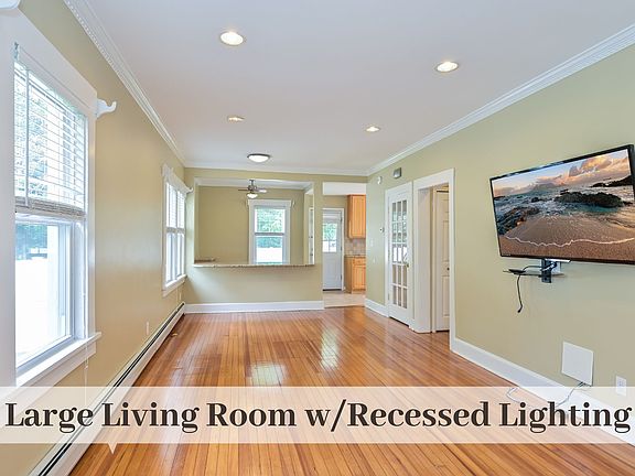 4th image of 385 Fern Ave
