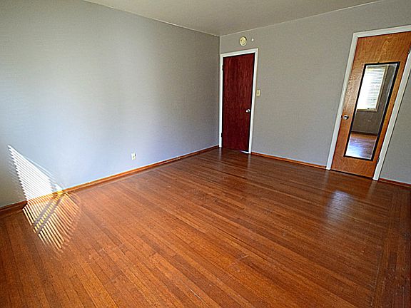 5th image of 40 Ross Ave APT 5