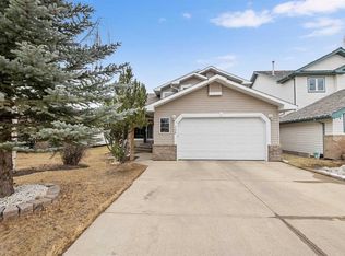 704 Woodside Dr NW, Airdrie, AB T4B2G9