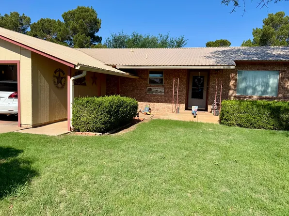304 S Ivy St, Crosbyton, TX 79322