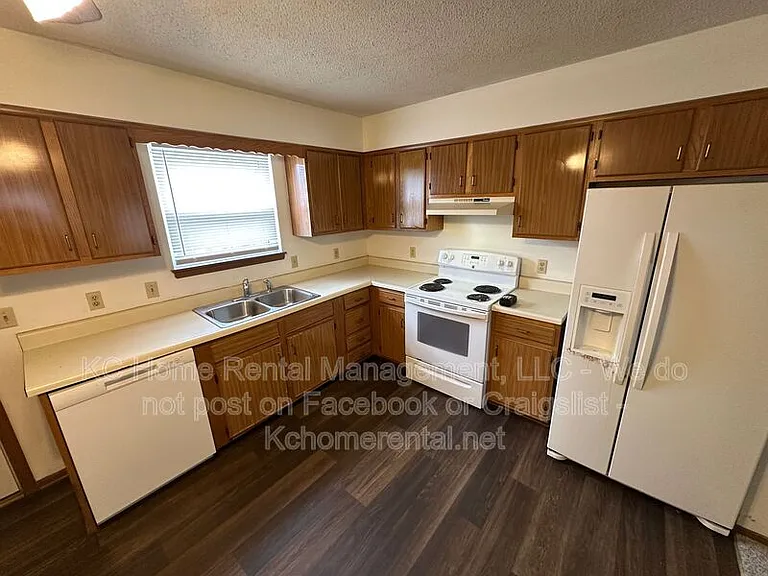 735 NE Barnes Dr #B — Photo 6
