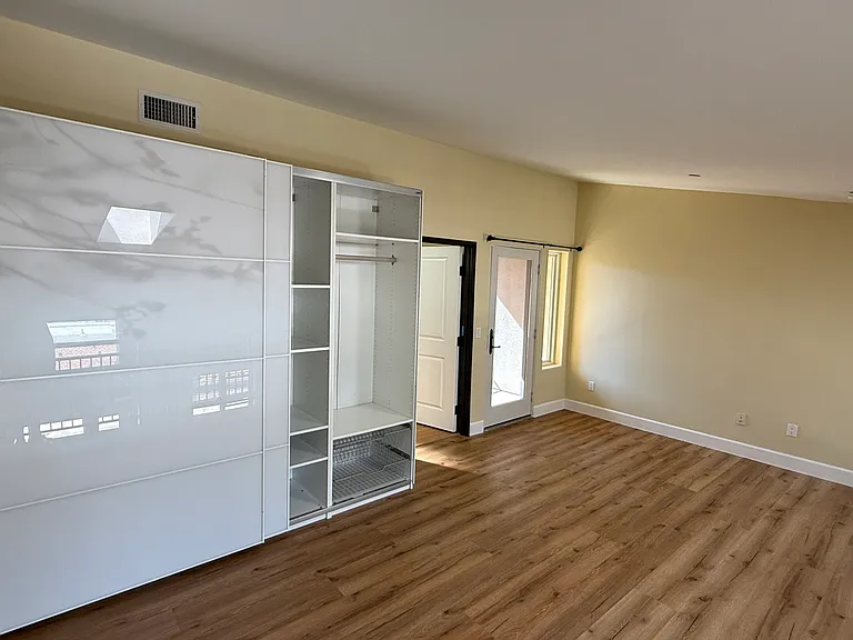 255 W 7th St #16 — Photo 19