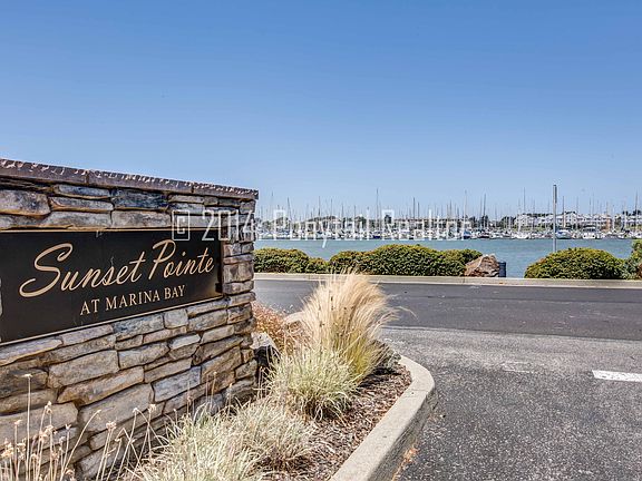4th image of 5 Harbor View Dr