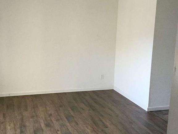 3rd image of 2122 Shameran St