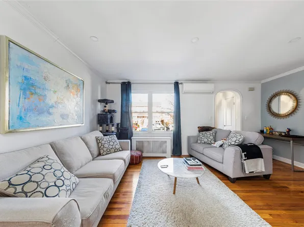 19816 30th Ave, Flushing, NY 11358