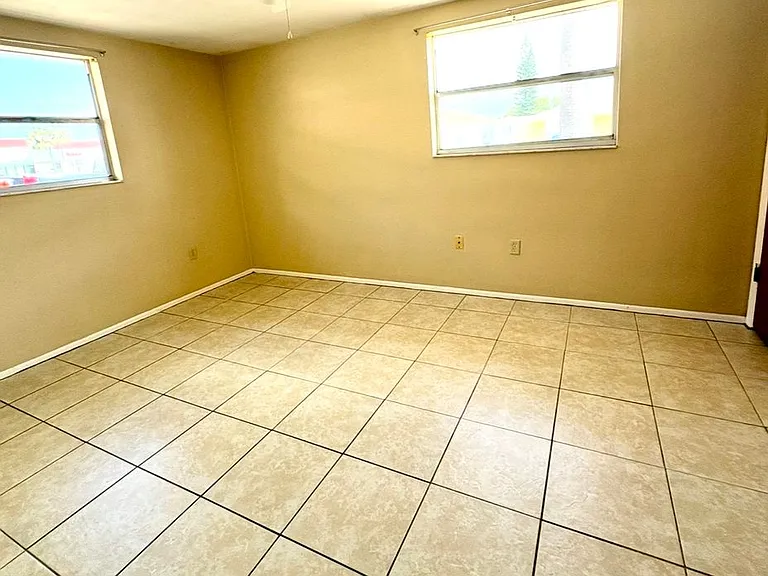 7124 Isle Dr — Photo 8