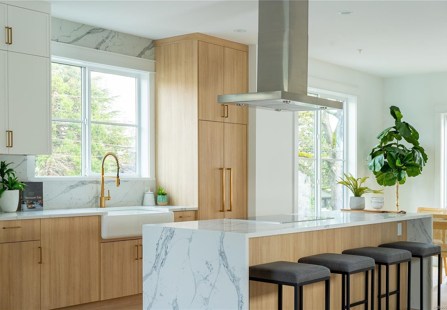 820 Dunsmuir Rd 2, Esquimalt, BC V9A 5B7 MLS 967061 Zillow