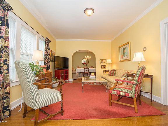 2nd image of 2306 Woodbourne Ave APT 6