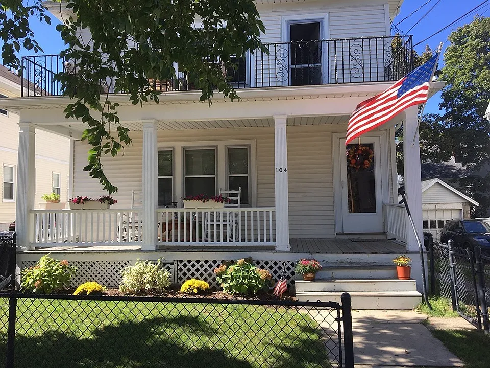 104 Hillside Rd #2