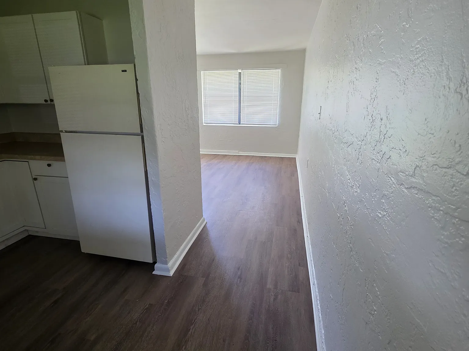 2 bed, 700 sqft, $1,050 — Photo 2