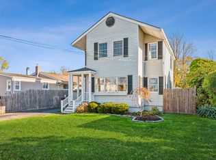 615 Center Bay Dr, West Islip, NY 11795