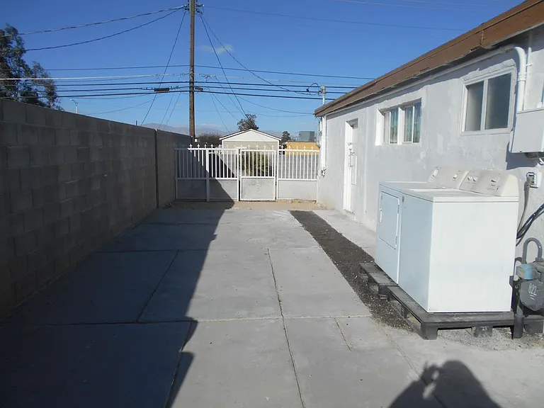 2137 E Saint Louis Ave — Photo 19