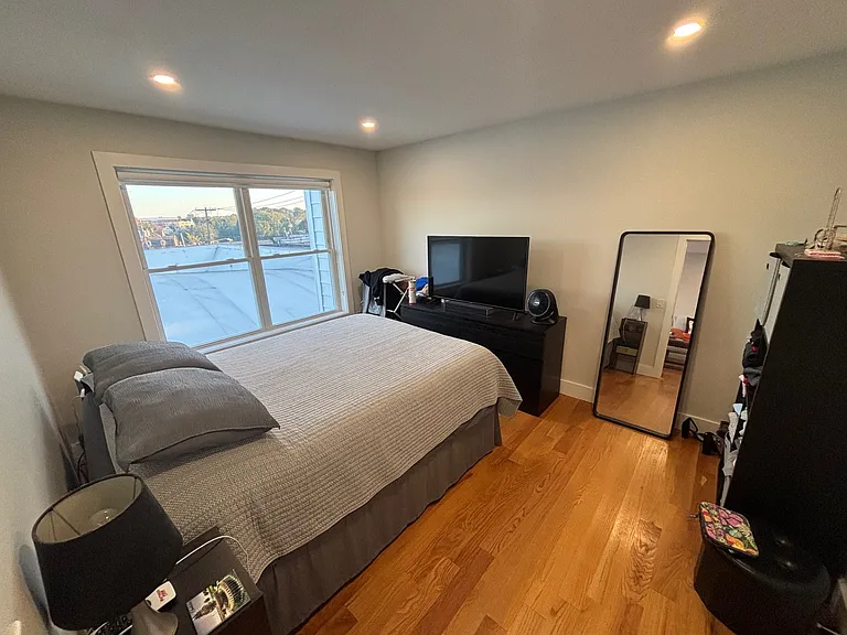 164 Getty Ave #2 — Photo 7