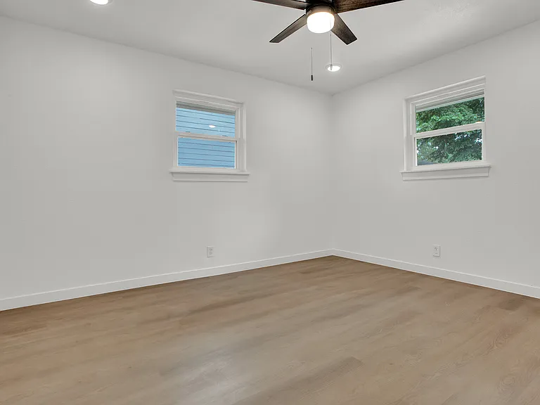 2910 W Crawford St — Photo 19