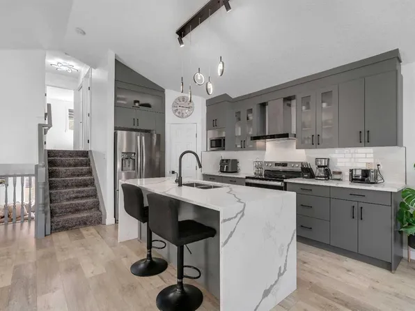 279 Covehaven Vw NE, Calgary, AB T3K 5S4