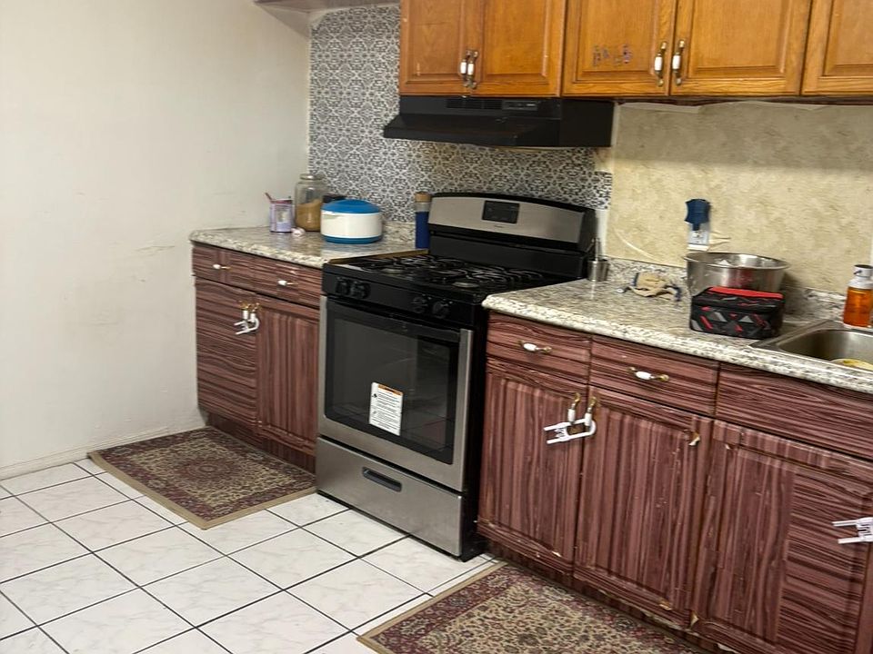 1st image of 783 Lincoln Ave