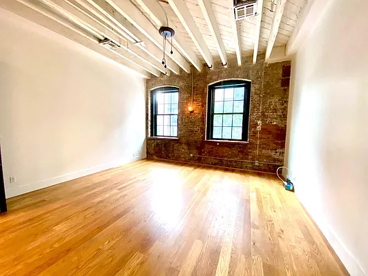 Rented by Wyckoff Heights Realty Inc. | media 32