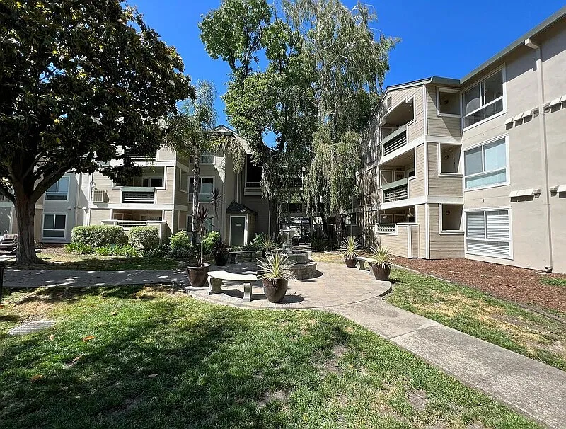 2550 Oak Rd #110