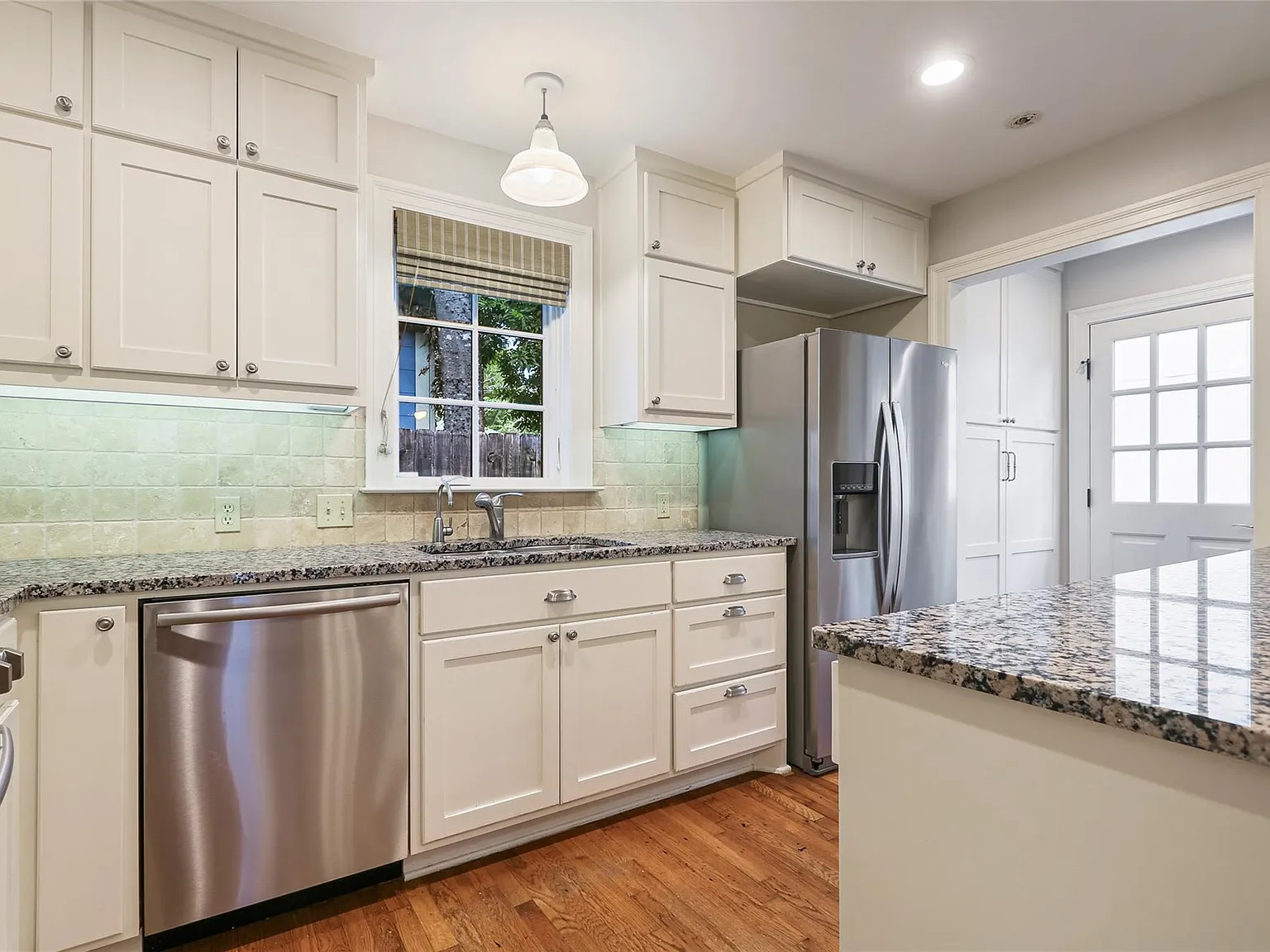 4 bed, 2.5 bath, 1936 sqft, $5,500 — Photo 4